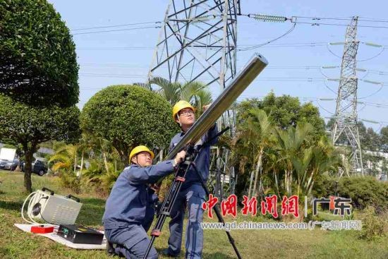 东莞供电局“激光大炮”问世 可带电清除架空线路飘挂物